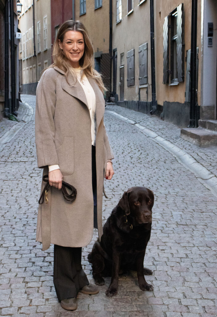 Elina Sultan och hunden Saga